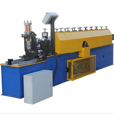 Koraliki kątowe Maszyna do formowania paneli ściennych 5,5 kW 20 m / min Cięcie hydrauliczne