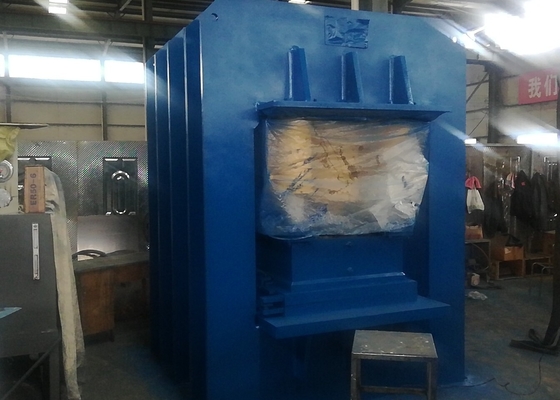 Scentralizowana prasa hydrauliczna do tłoczenia drzwi stalowych o mocy 15 kW 2500T